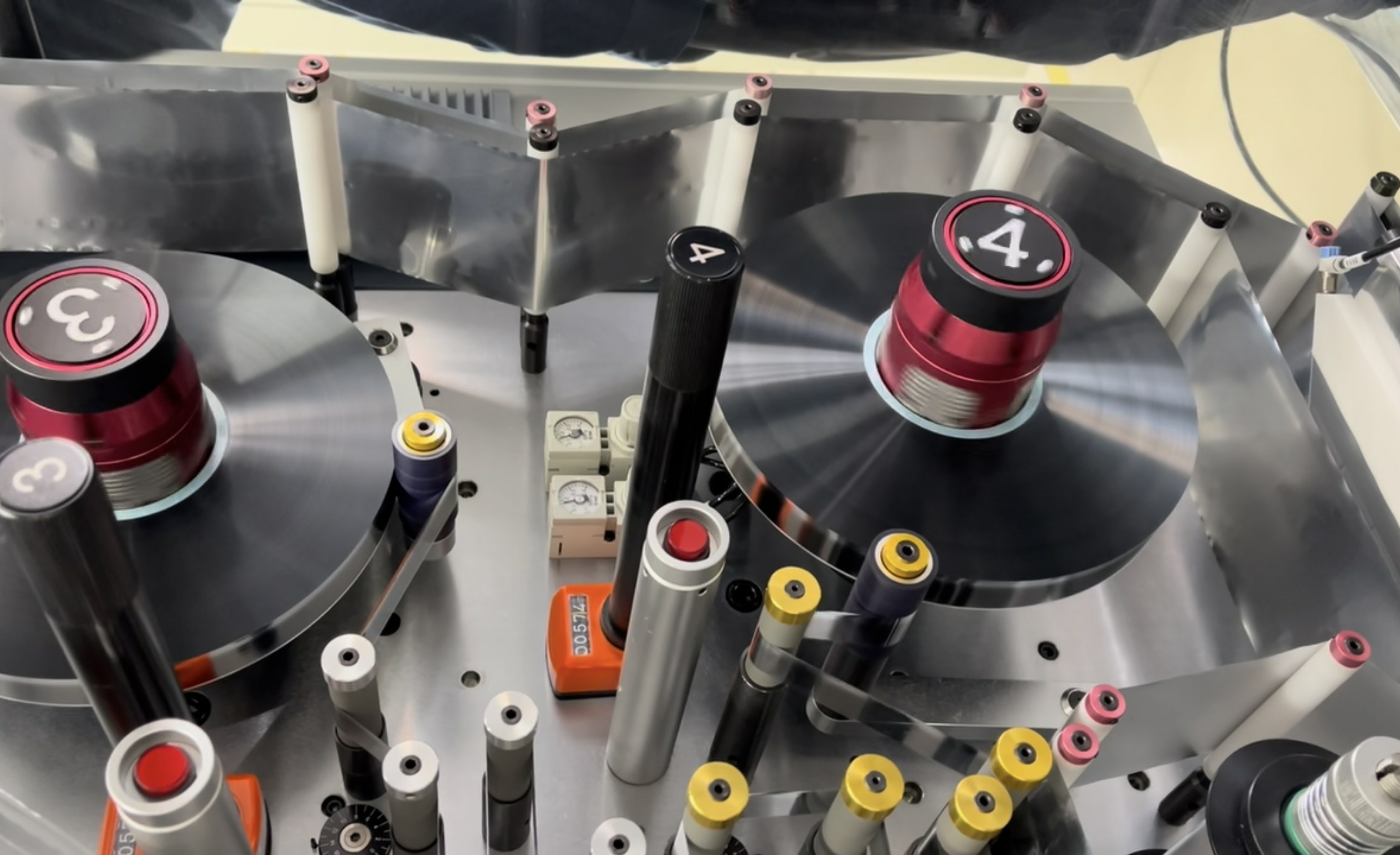 Principi rada dielektričnih materijala kondenzatora i optimizacije performansi